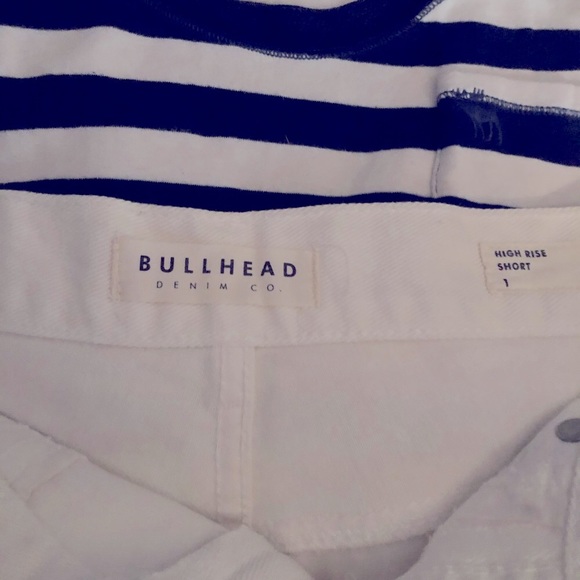 Bullhead size 2 white denim frayed cut off distressed shorts like new - Picture 2 of 2